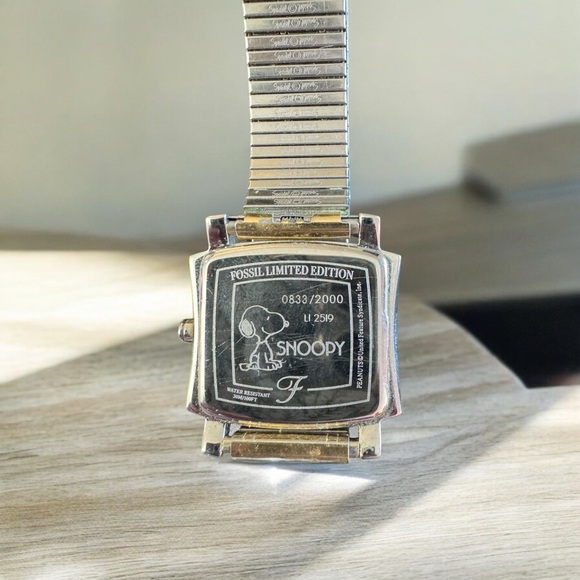 RARE Vintage Fossil limited edition snoopy watch. Collectors item - Picture 3 of 3